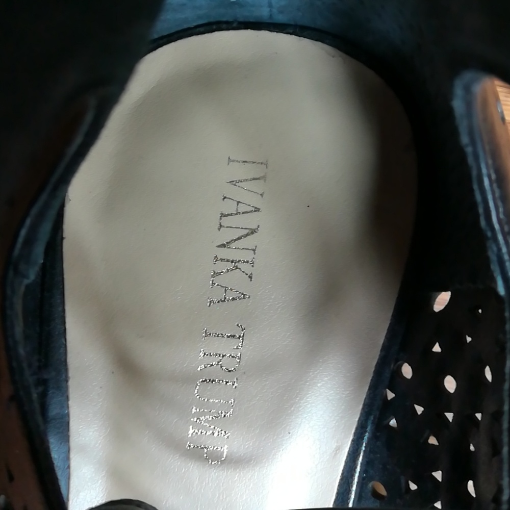 Pointed toe lace up flats